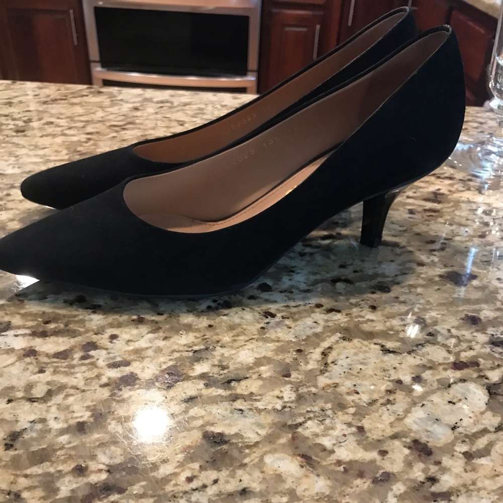 Worn once Salvatore Ferragamo kitten heel pumps size 10C